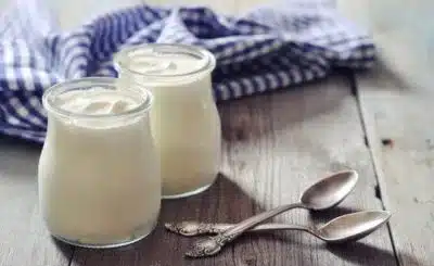 potes de iogurtes naturais para tratamento