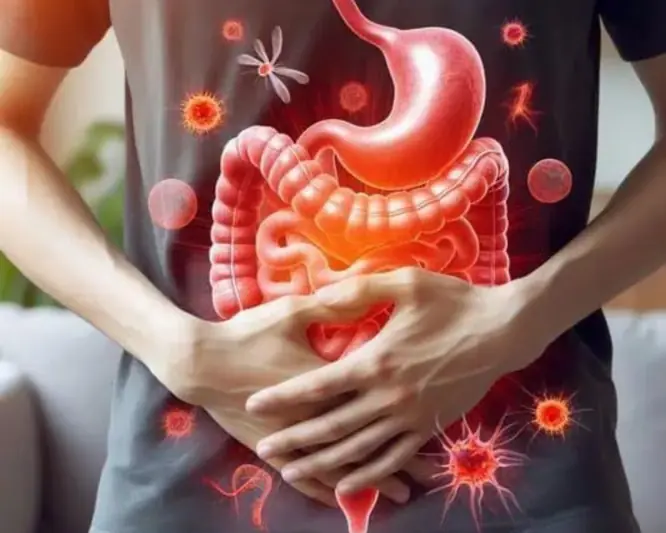 imagem de um homem com a mão na barriga sofrendo com os sintomas da candidíase intestinal
